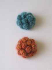 モヘア糸のコサージュ